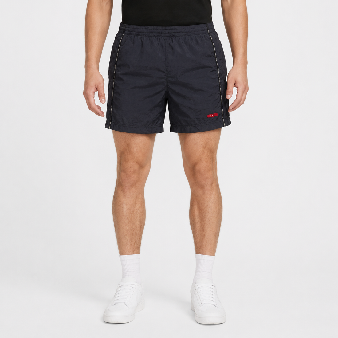 KI-gestütztes Tragebeispiel der Nike Mini Swoosh Vintage Shorts Schwarz S