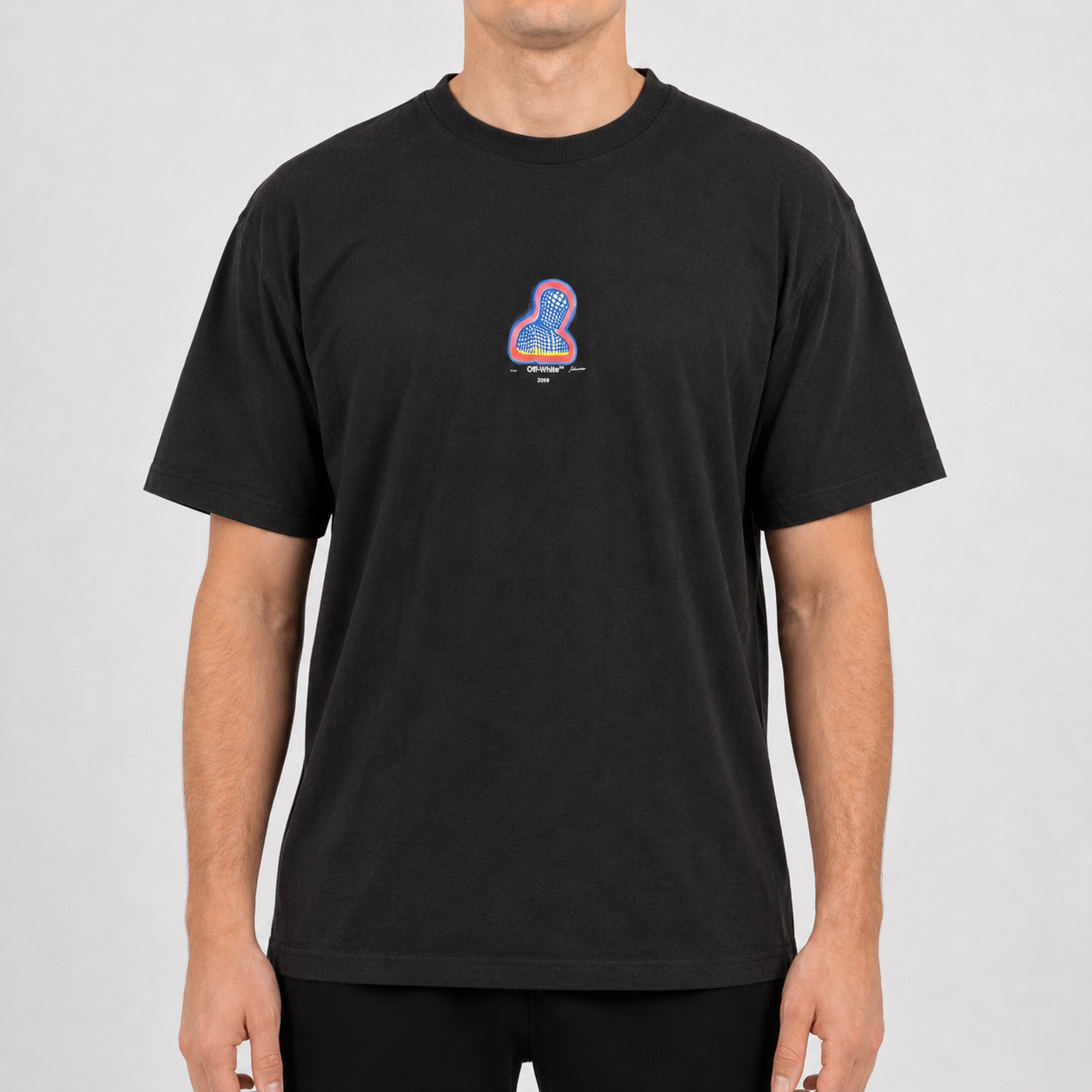 KI-gestütztes Tragebeispiel des Off-White Graphic T-Shirts Schwarz XL