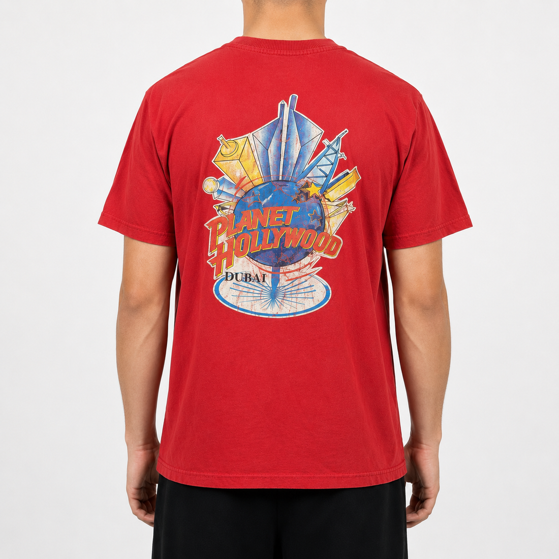 KI-gestütztes Tragebeispiel des roten Planet Hollywood Dubai Vintage T-Shirts XL