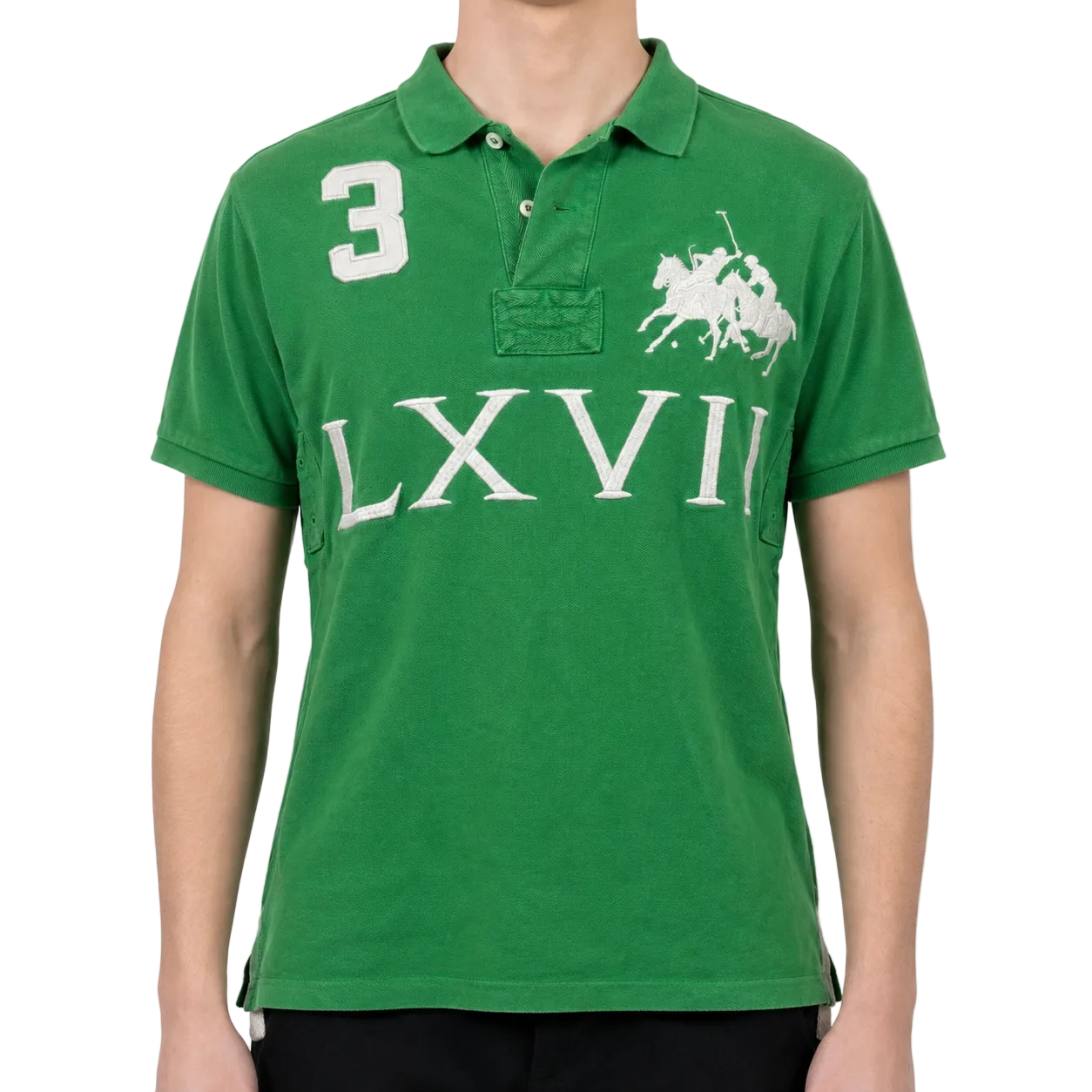 KI-gestütztes Tragebeispiel des grünen Polo Ralph Lauren Chief Keef Polos XS
