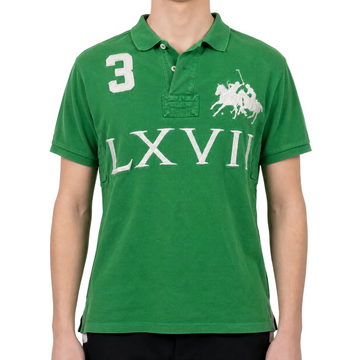 KI-gestütztes Tragebeispiel des grünen Polo Ralph Lauren Chief Keef Polos XS