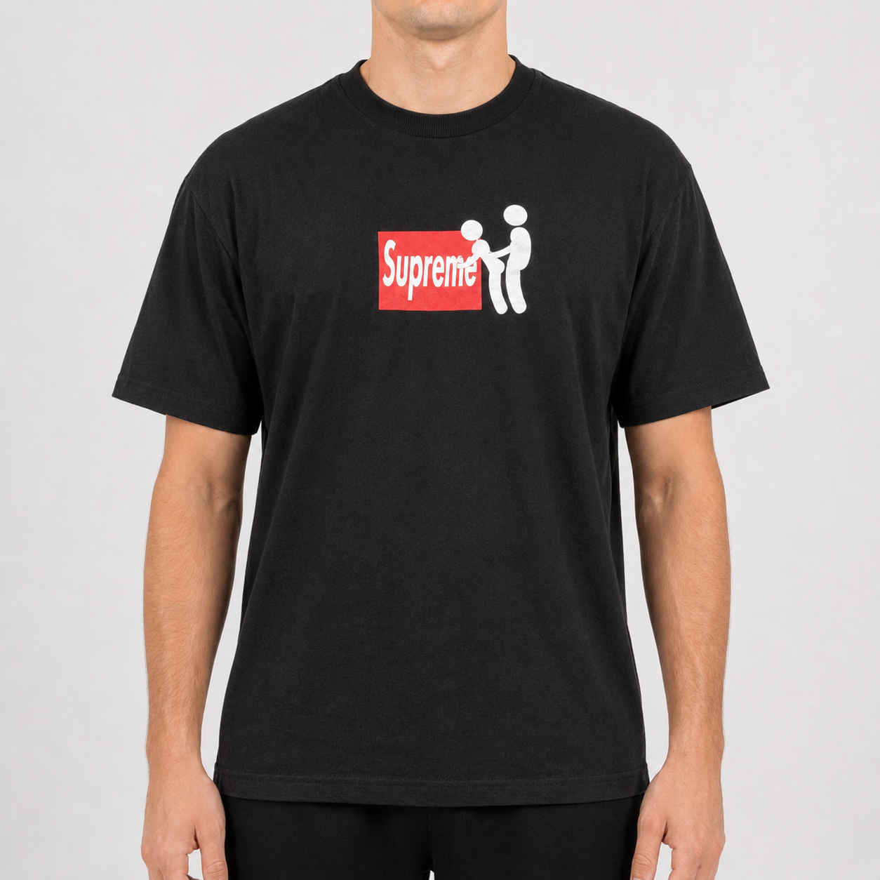 KI-gestütztes Tragebeispiel des Supreme Box Logo Graphic T-Shirts Schwarz L