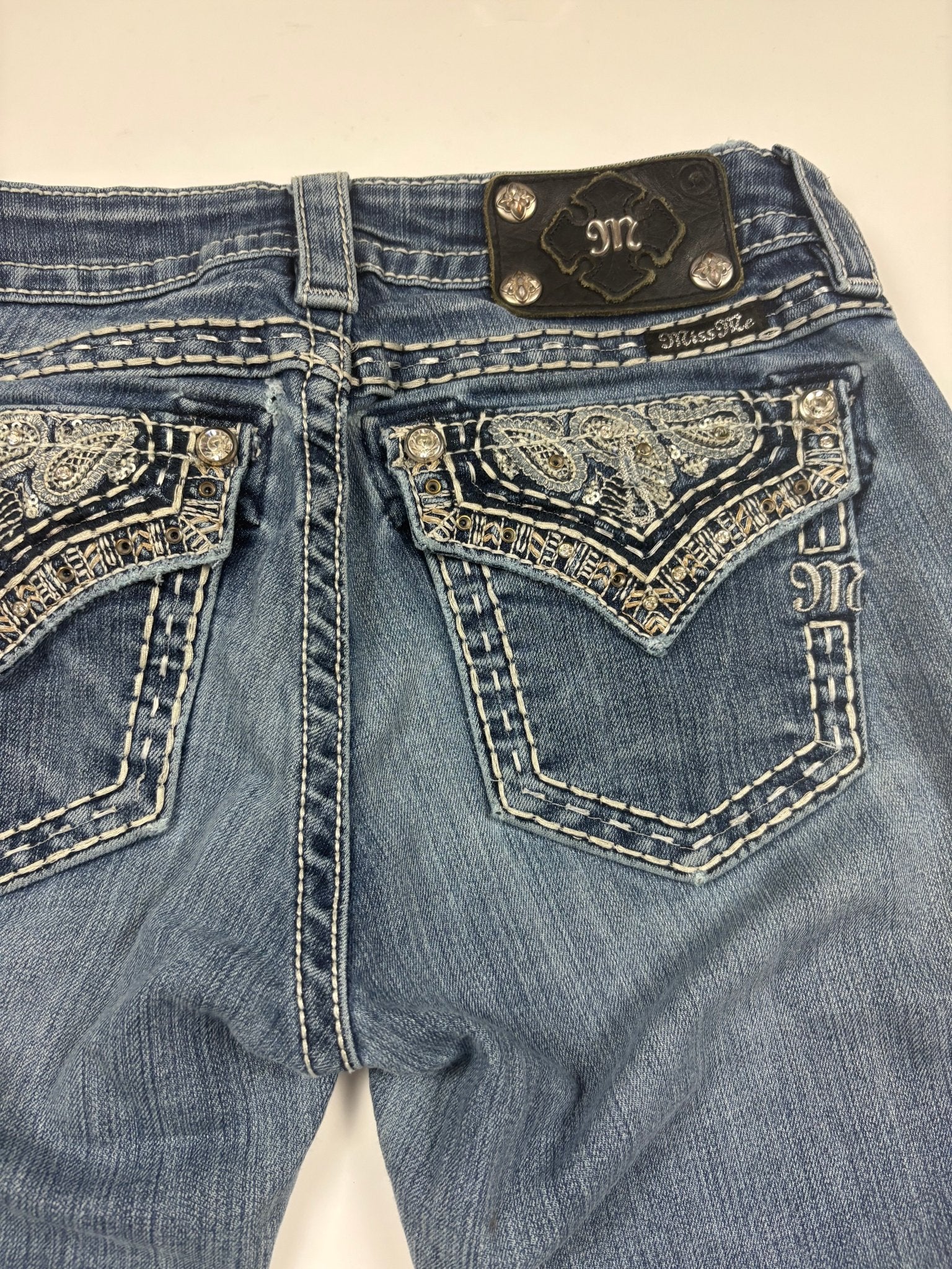 Miss Me Embroidered Y2K Vintage Bootcut Jeans – Blau (26) - PKeyVintage