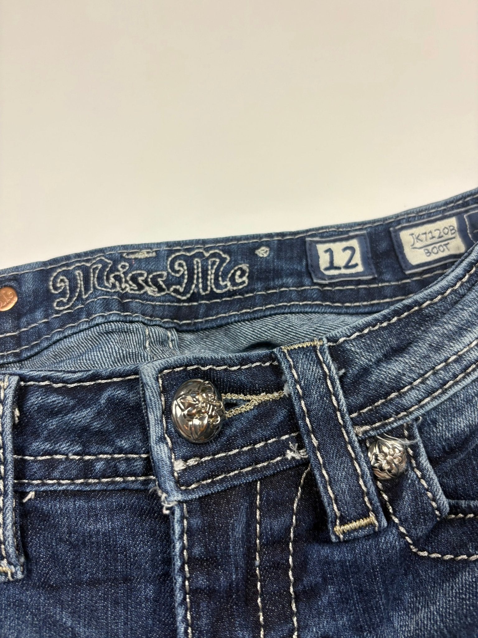 Miss Me Kreuzstickerei Vintage Bootcut Jeans – Dark Blue (12) - PKeyVintage