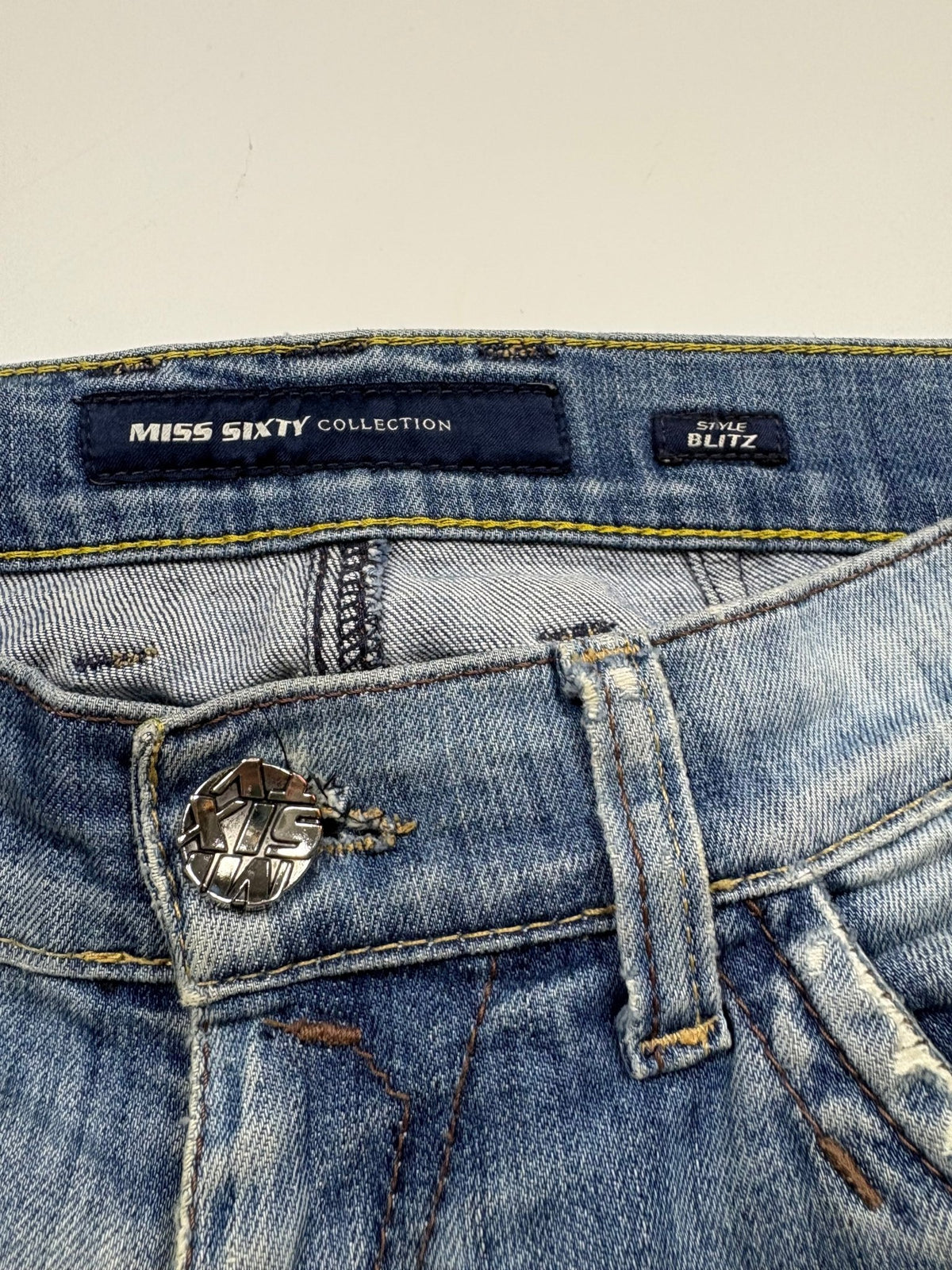 Miss Sixty Blitz Destroyed Vintage Jeans in Hellblau – Etikett