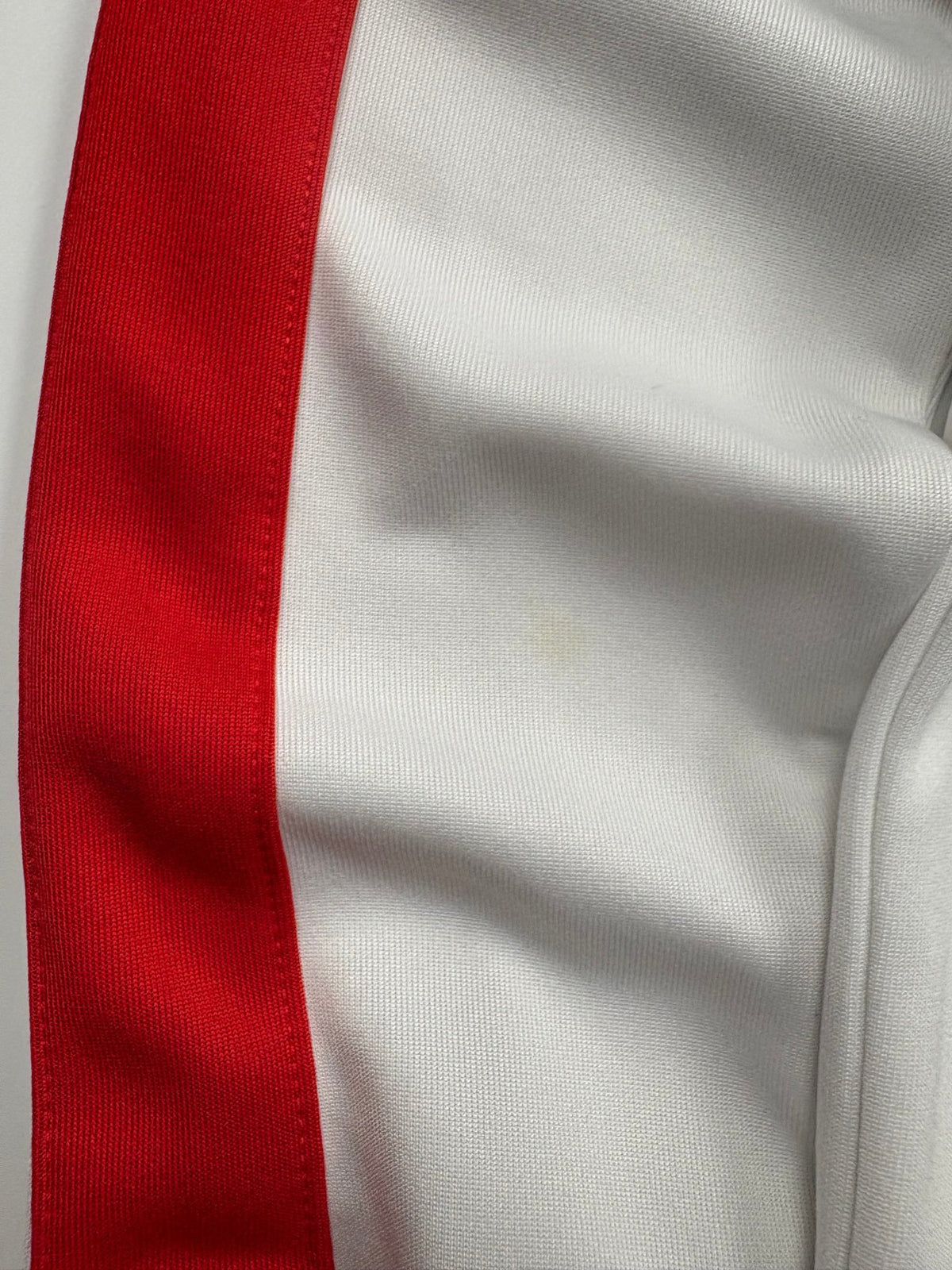Nike AS Monaco Vintage Trackjacket in Weiß/Rot – Detailansicht