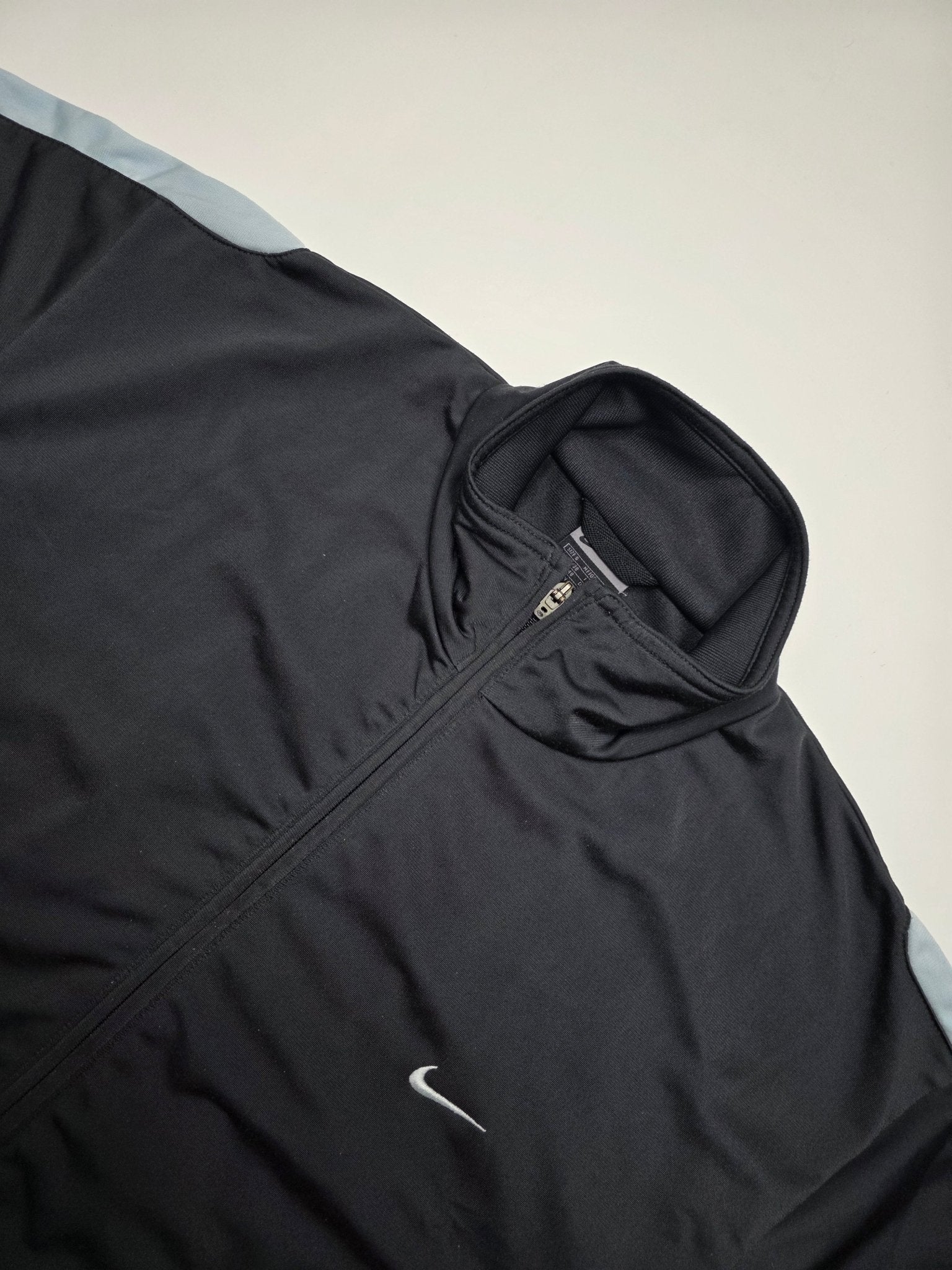 Nike ATHLETIC Vintage Trackjacket – Schwarz/Hellblau (S) - PKeyVintage