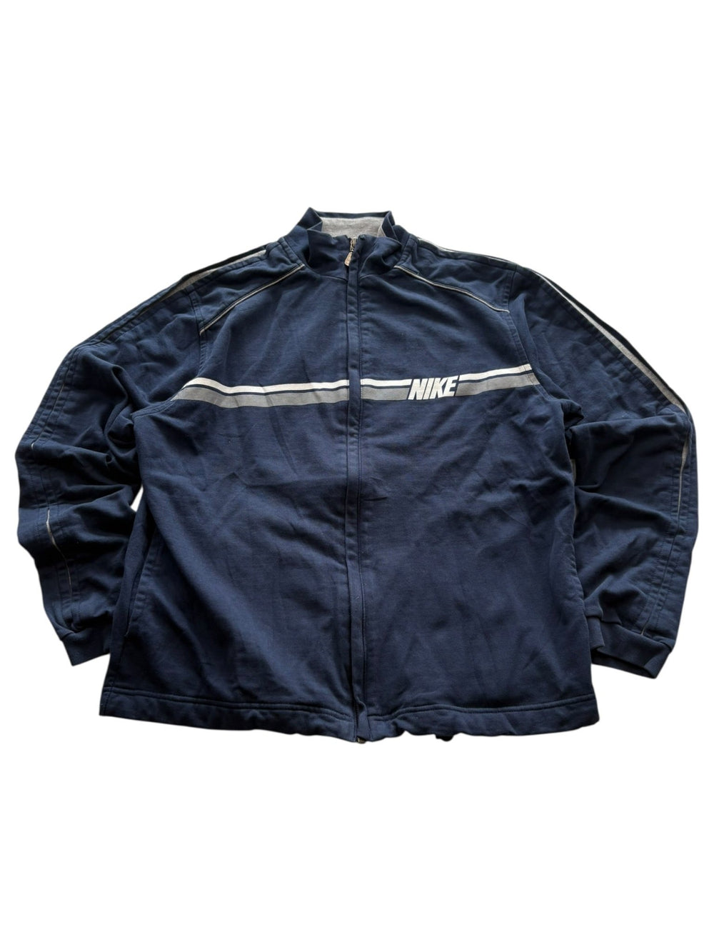 Nike Bruststreifen Vintage Zip Jacke in Navy und Weiß mit NIKE Schriftzug und Kontraststreifen