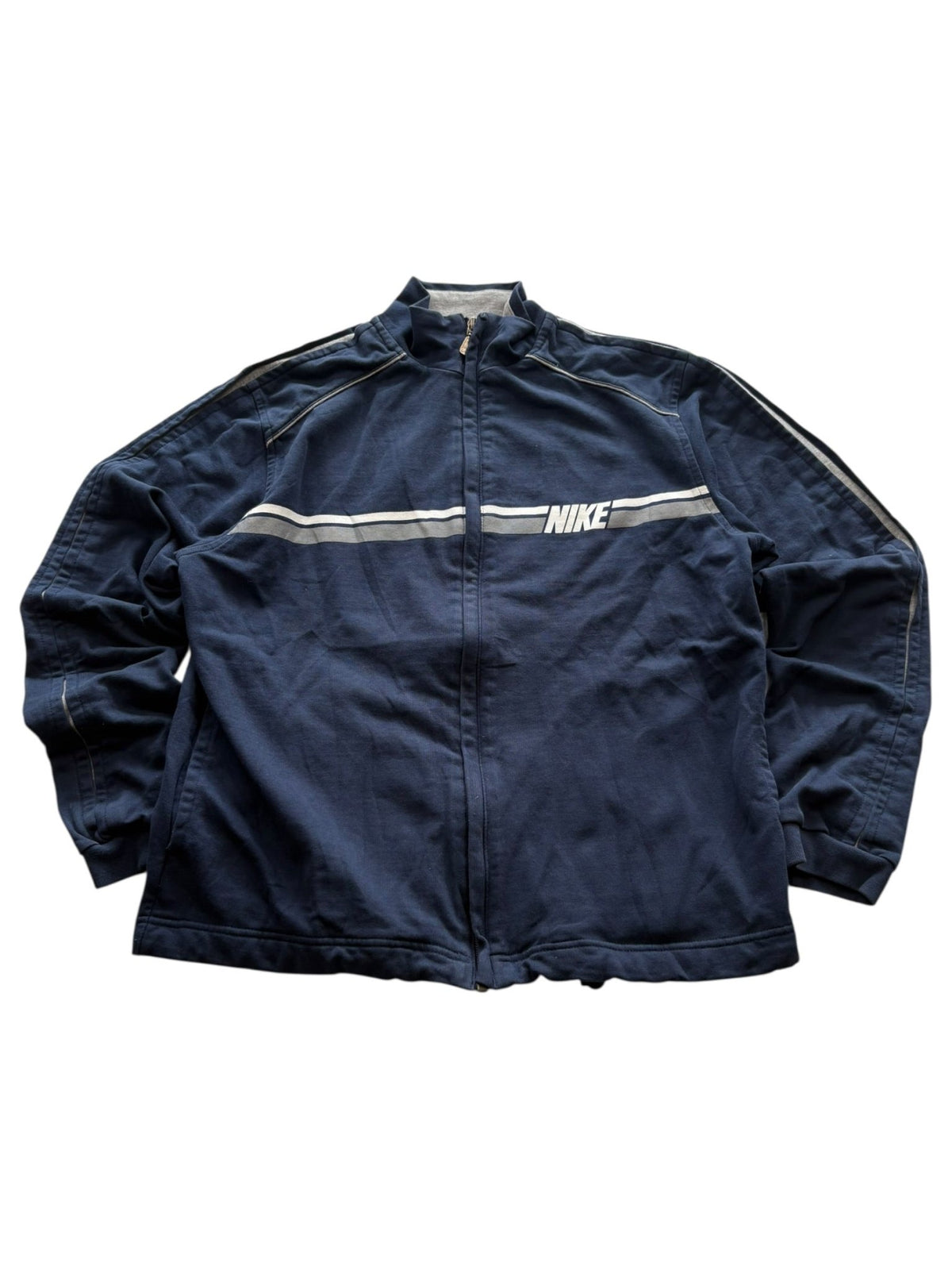 Nike Bruststreifen Vintage Zip Jacke in Navy und Weiß mit NIKE Schriftzug und Kontraststreifen