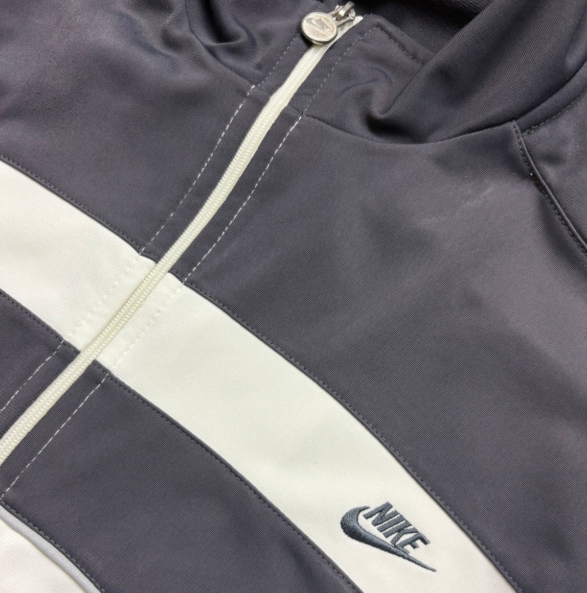 Nike Bruststreifen Y2K Vintage Trackjacket - Schwarz/Creme (L) - PKeyVintage