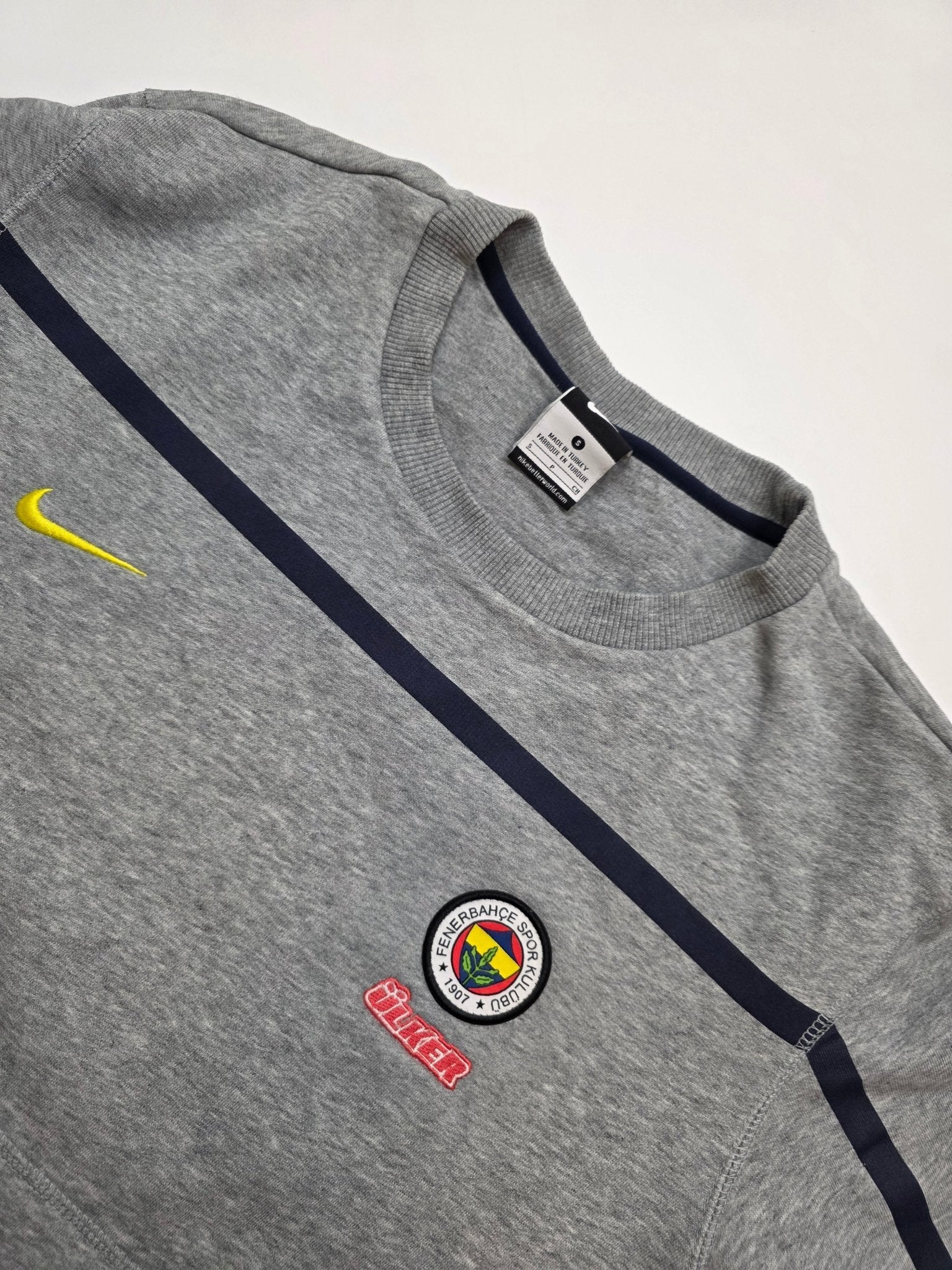 Nike Fenerbahçe Vintage Sweater – Grau Gesticktes Wappen (S) - PKeyVintage