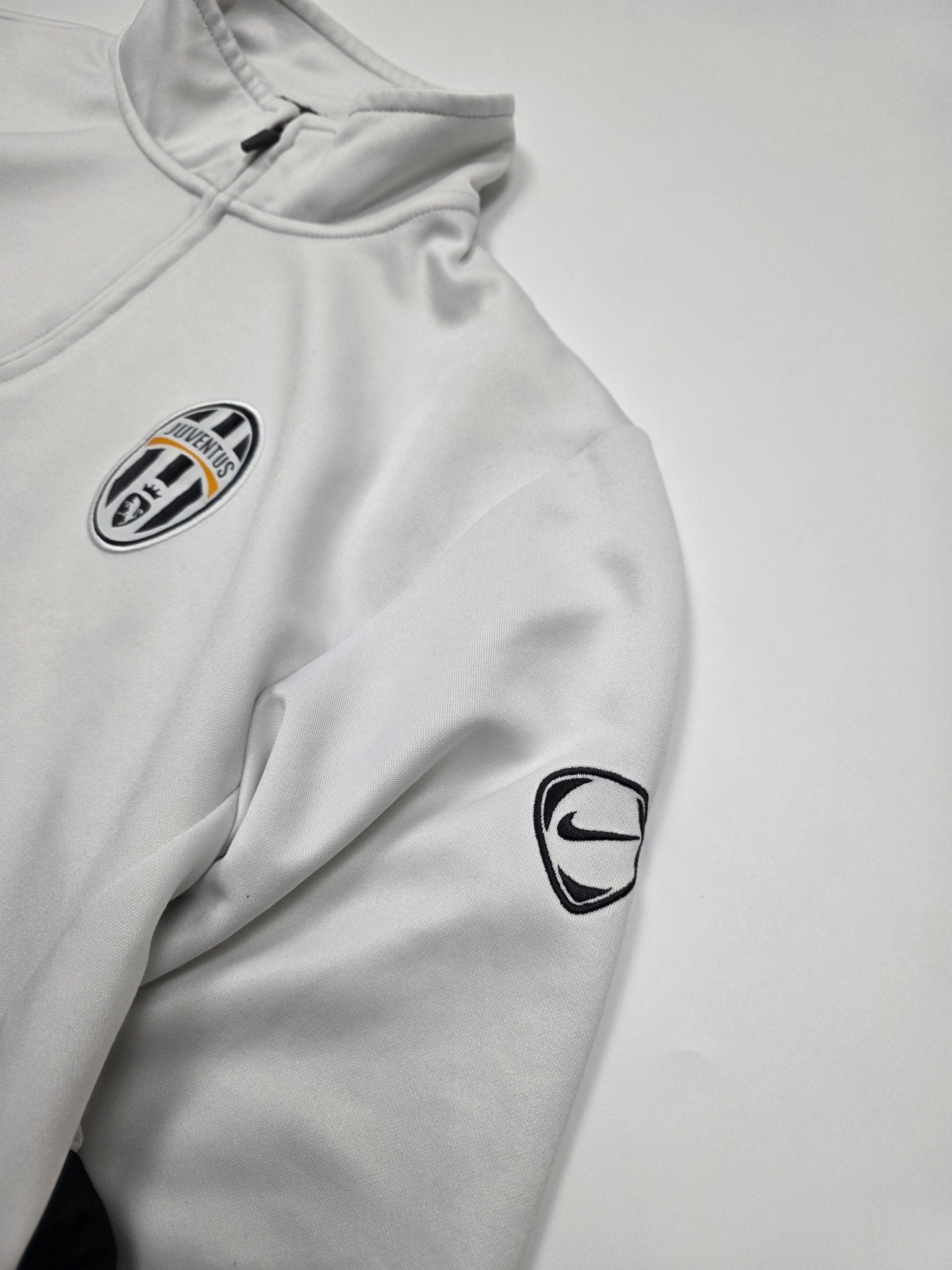Nike Juventus Crest Vintage Trackjacket – Weiß/Schwarz (L) - PKeyVintage