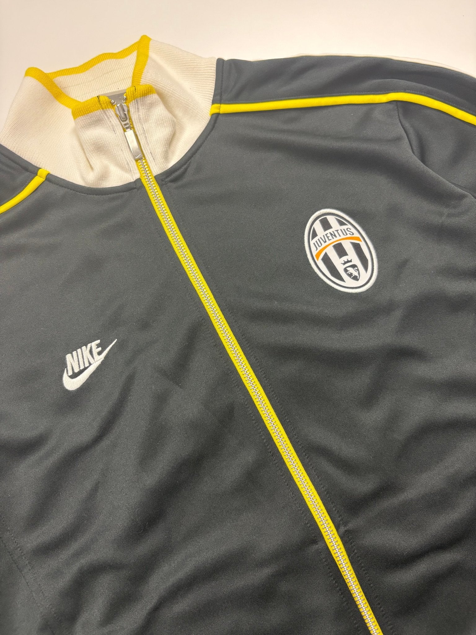 Nike Juventus Turin Trackjacke - Schwarz/Weiß/Gelb (L) - PKeyVintage