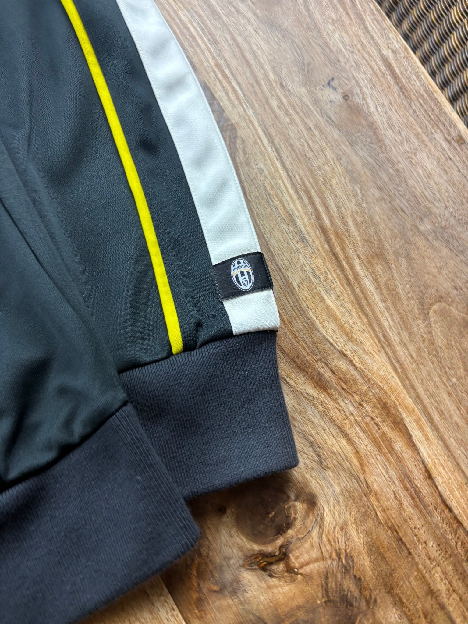 Nike Juventus Turin Trackjacke - Schwarz/Weiß/Gelb (L) - PKeyVintage