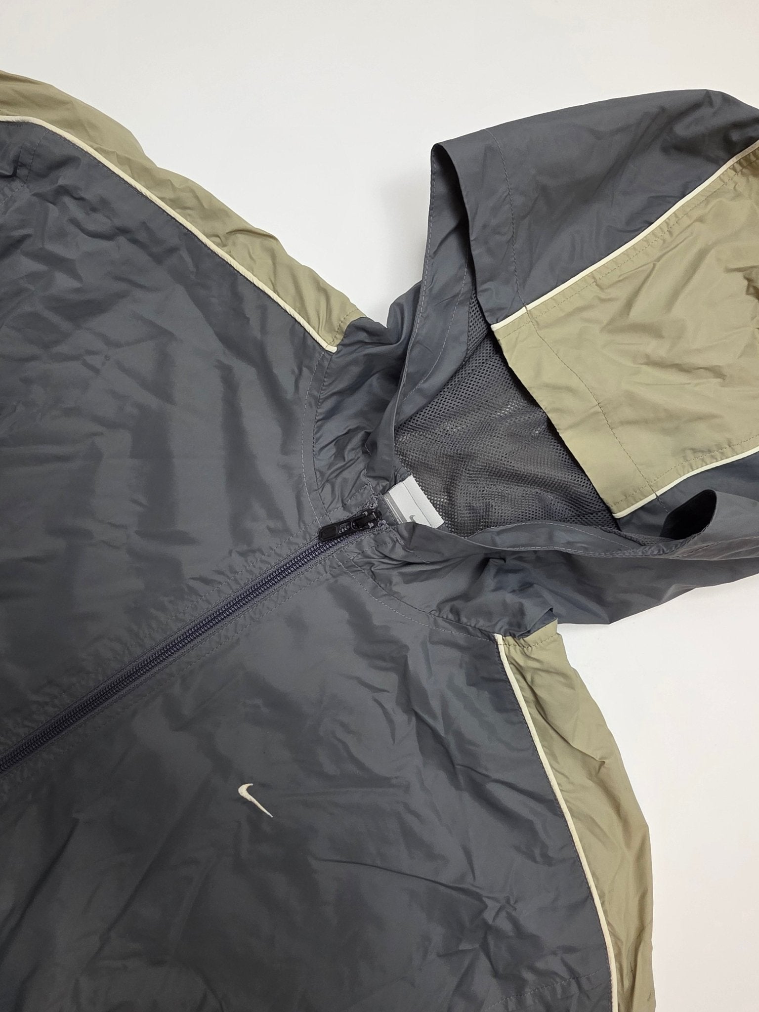 Nike Mini Swoosh Vintage Windbreaker – Grau/Olive (S) - PKeyVintage