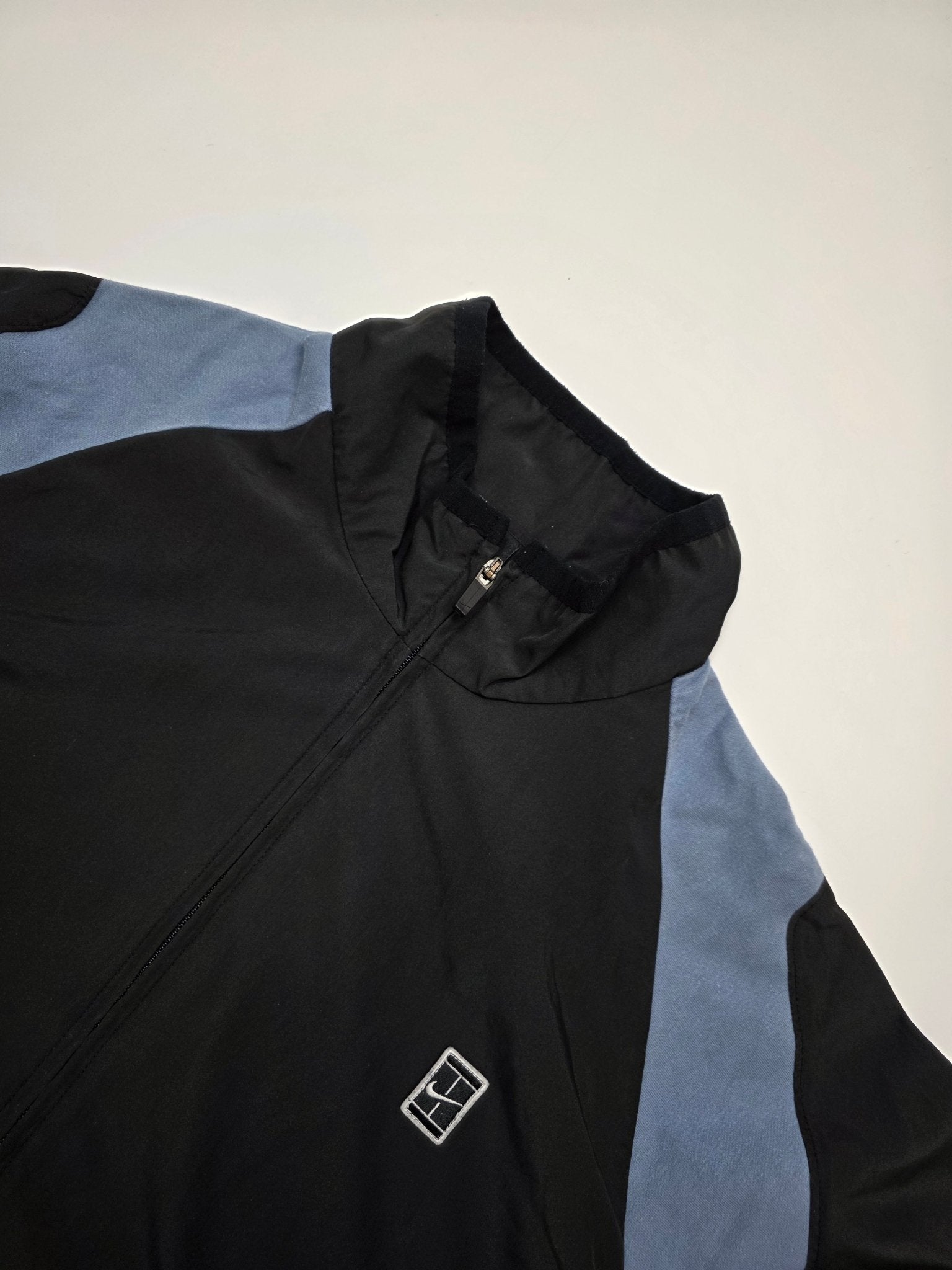 Nike Patch Logo Vintage Trackjacket – Schwarz/Hellblau (M) - PKeyVintage