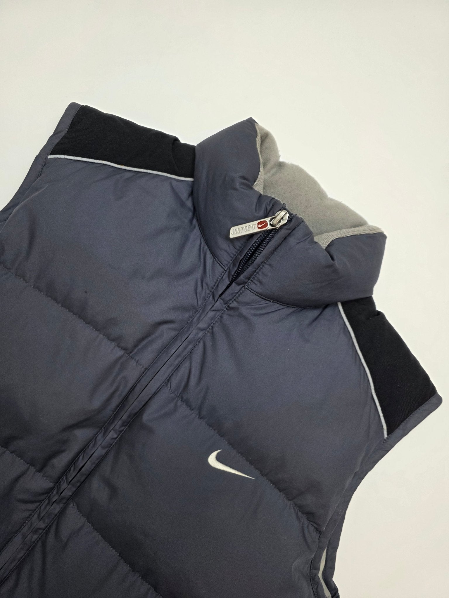 Nike Puffer Weste - Schwarz/Dunkelgrau (S) - PKeyVintage