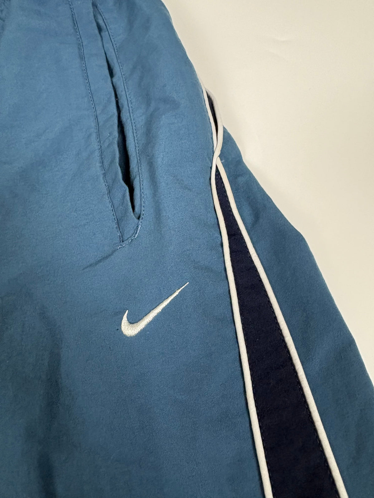 Nike Vintage Trackpants – Swoosh, Side Panel und Paspel Detail