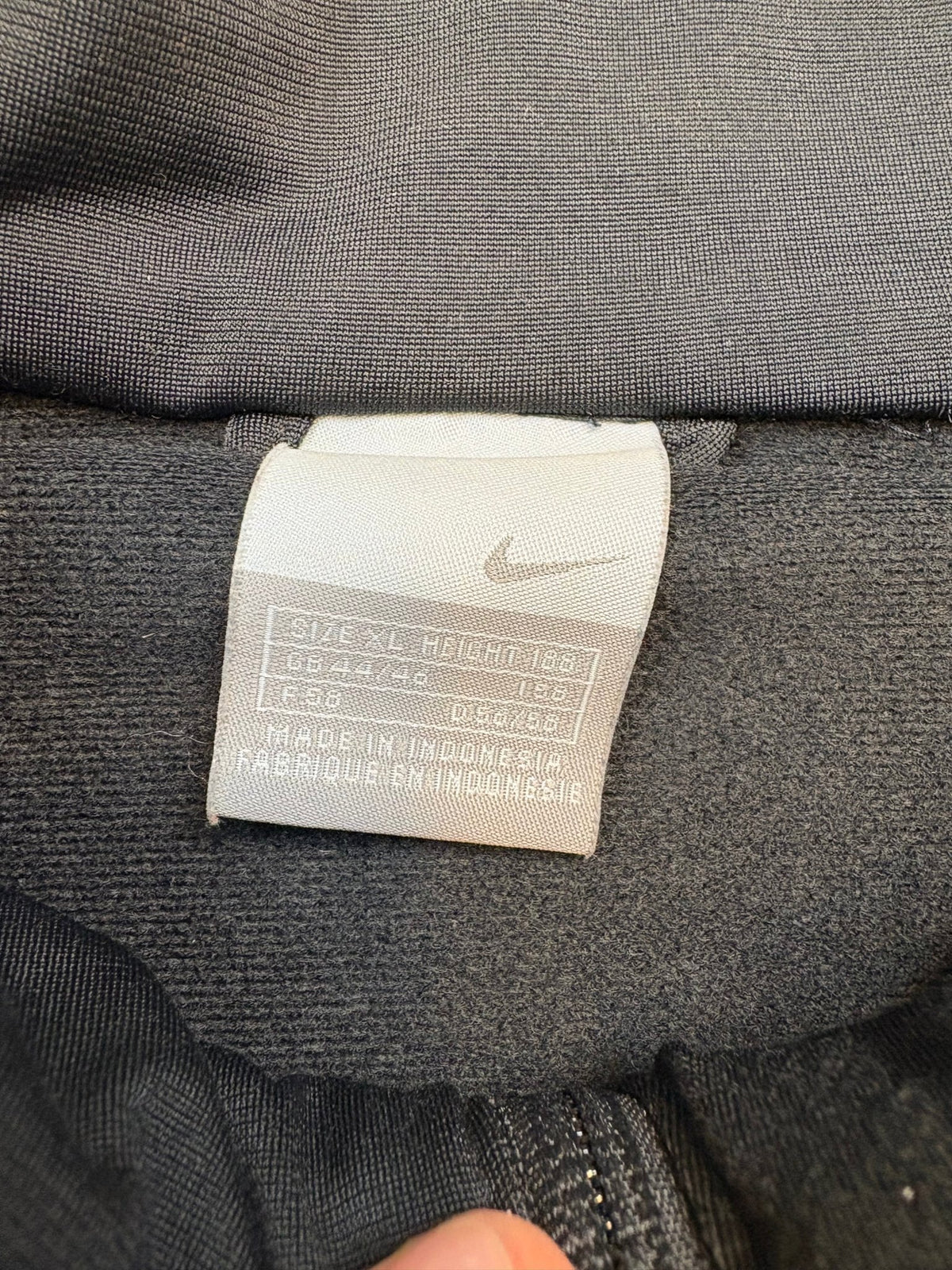 Nike Swoosh Vintage Trackjacket – Schwarz/Anthrazit (XL) - PKeyVintage