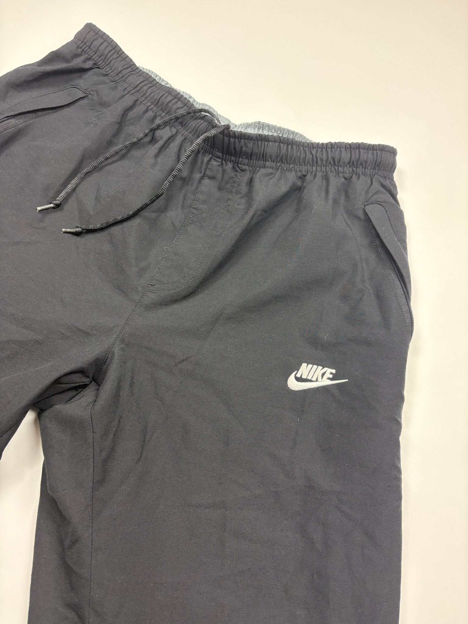 Nike Y2K Baggy Vintage Trainingshose Side Panel – Schwarz/Grau (M) - PKeyVintage
