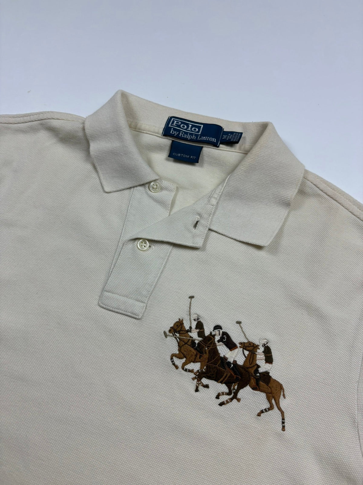 Polo Ralph Lauren Poloreiter Vintage Poloshirt in Creme – Logo im Detail