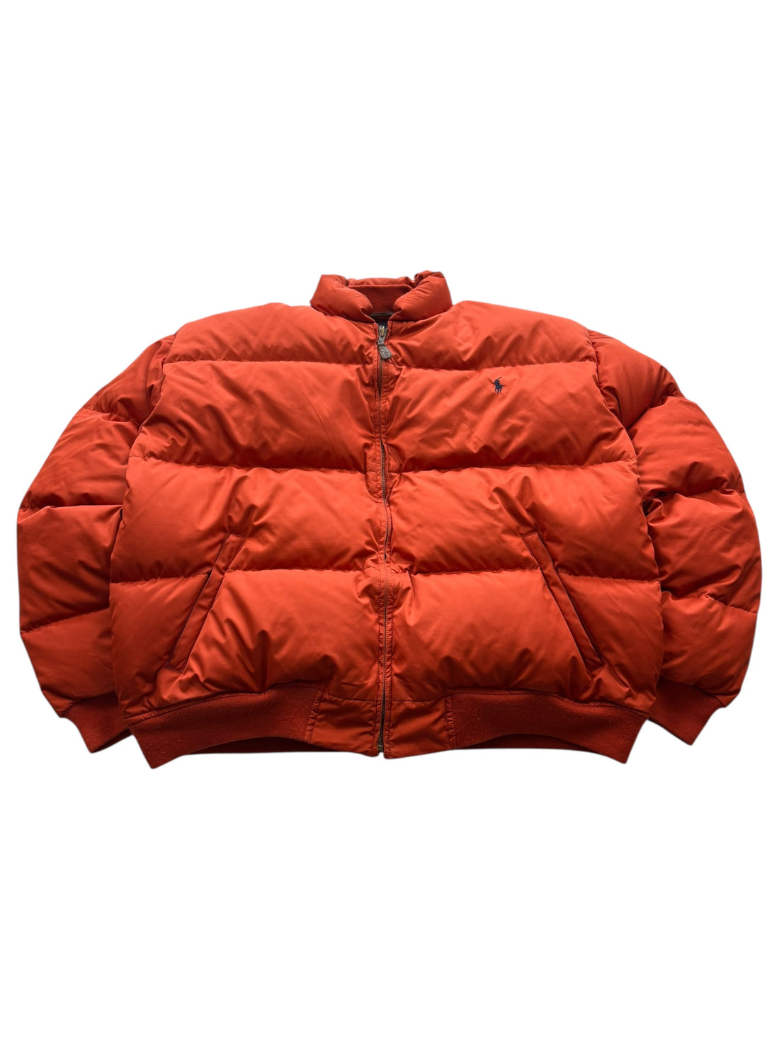 Polo Ralph Lauren Pufferjacke Orange – Vorderansicht mit Pony und schrägen Eingrifftaschen