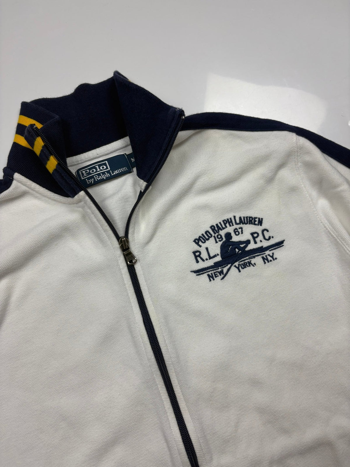 Polo Ralph Lauren Polo Club Vintage Sweatjacke in Weiß/Navy – Logo im Detail