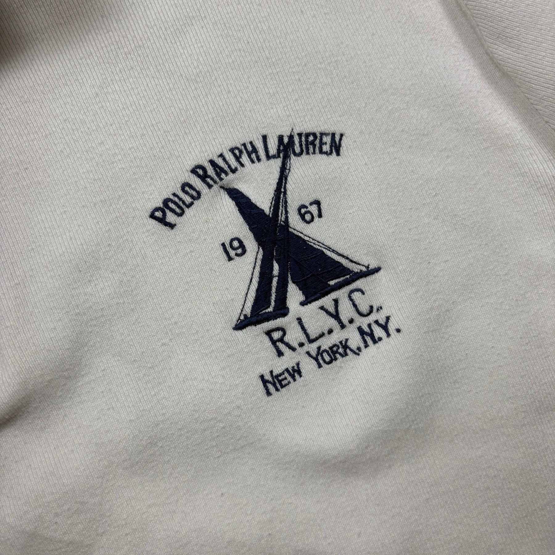 R.L.Y.C.-Segelboot-Stickerei auf weißem Polo Ralph Lauren Half Zip