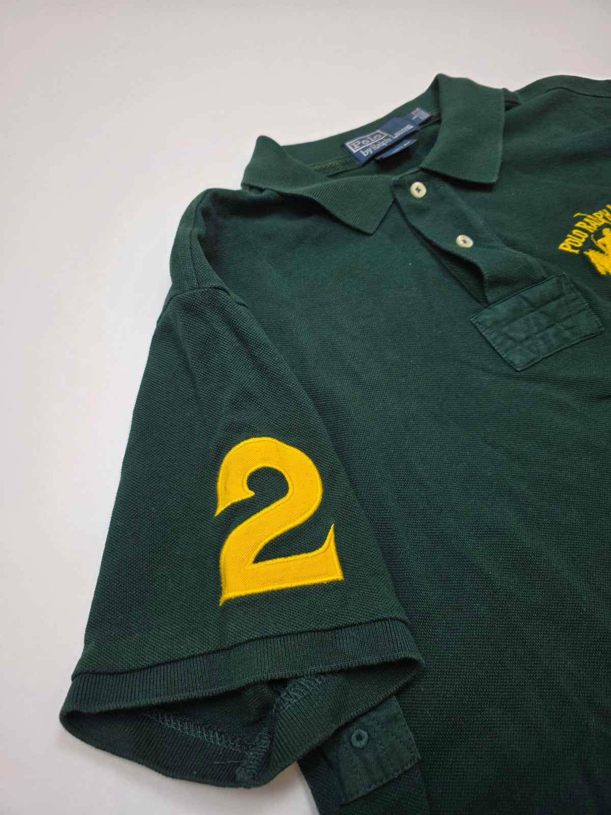 Polo Ralph Lauren Poloshirt Ärmel mit großer gelber Nummer 2