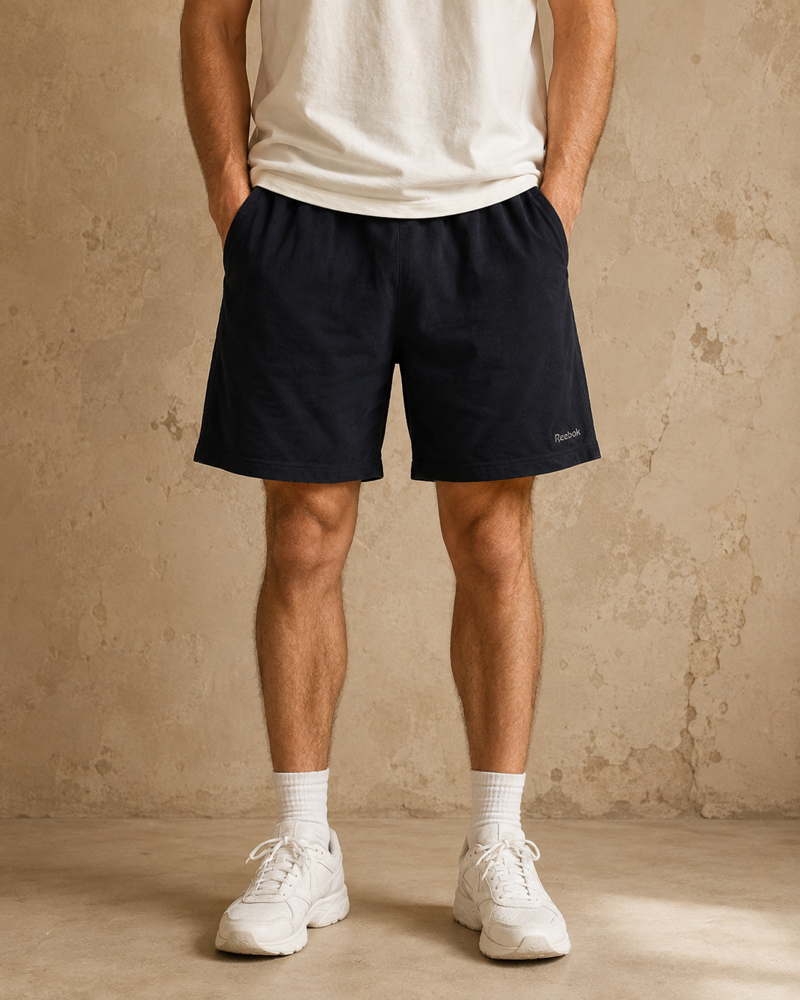 KI-generiertes Tragebeispiel der Reebok Vintage Shorts in Schwarz