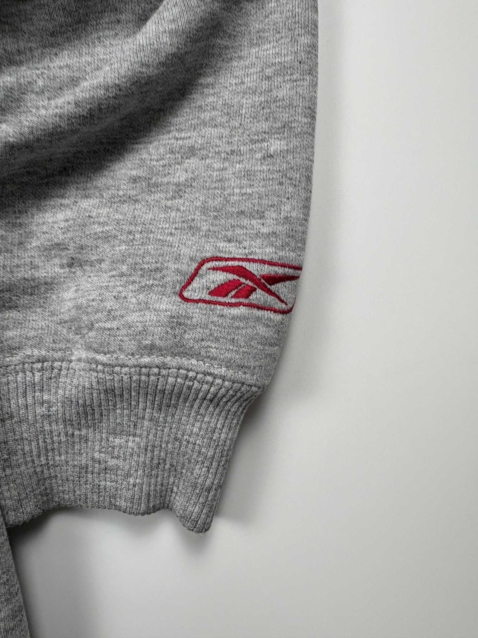 Reebok Spellout 90er Vintage Sweater – Grau/Navy (L) - PKeyVintage