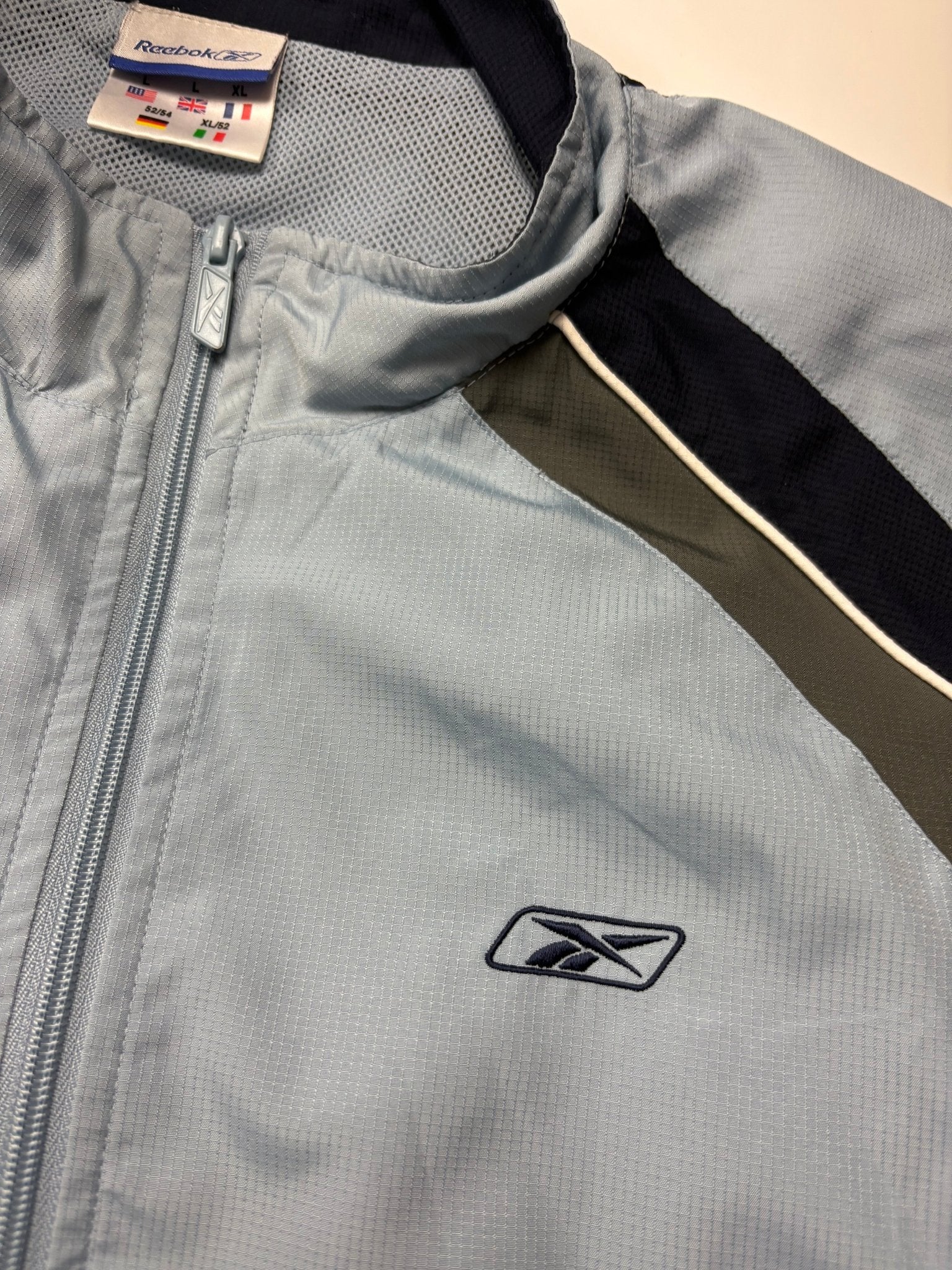Reebok Vector 90s Vintage Tracksuit – Hellblau/Navy (XL) - PKeyVintage
