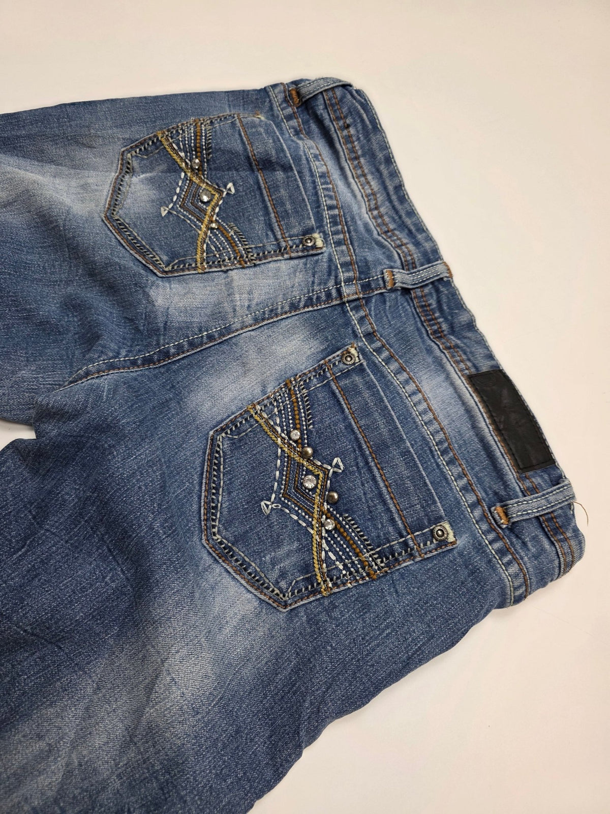 Twentyone Y2K Vintage Bootcut Jeans in Blau – Detailansicht