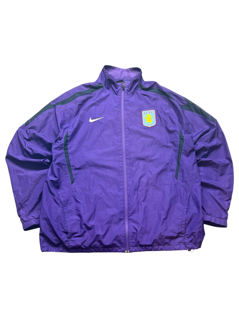 Nike Aston Villa Vintage Windbreaker in Lila Frontansicht mit AVFC-Wappen und weißem Swoosh