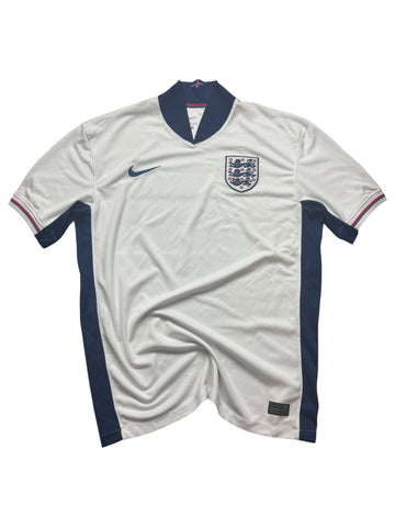 Nike England Vintage Fußballtrikot in Weiß Frontansicht mit Three-Lions-Wappen und navy Seiteneinsätzen