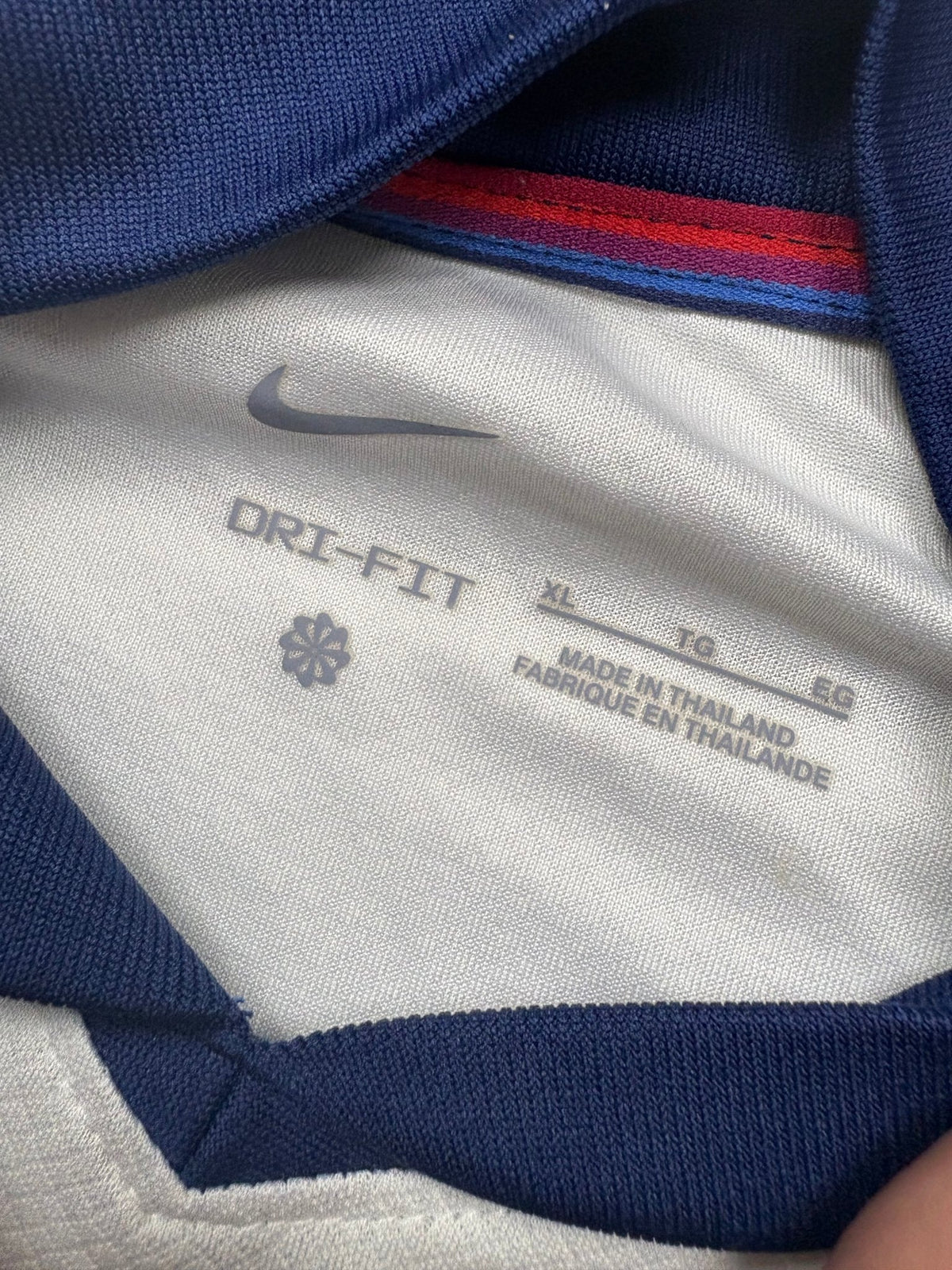 Nike England Trikot Innenlabel mit Dri-FIT-Print und Größenangabe XL