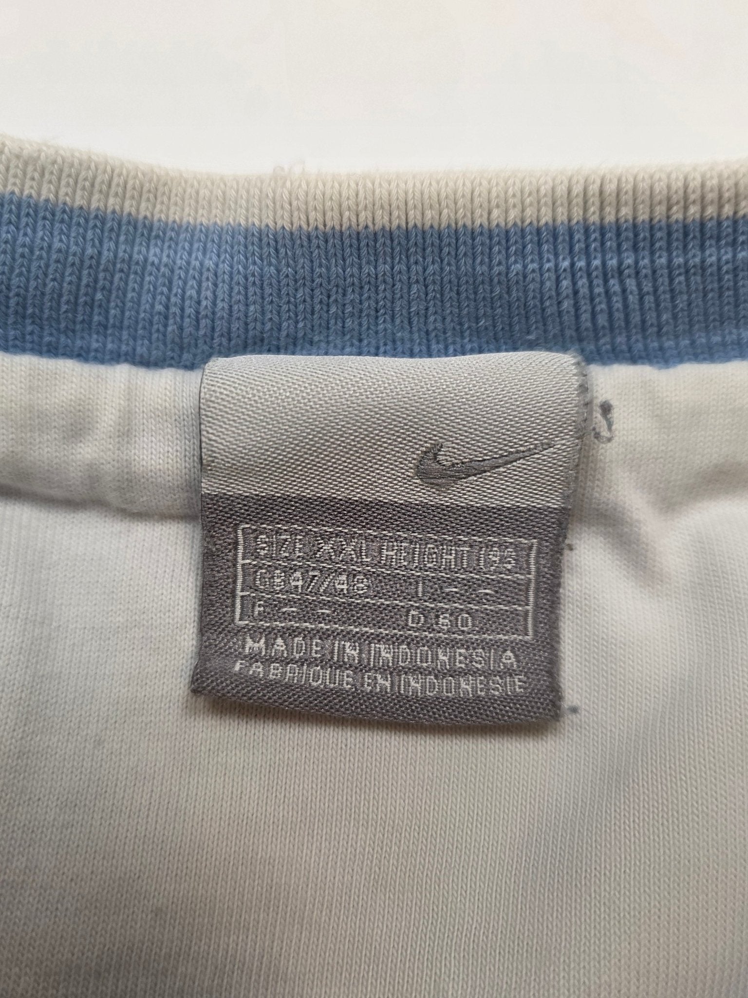 Nike Sweater Innenlabel mit XXL Größenangabe und Made in Indonesia