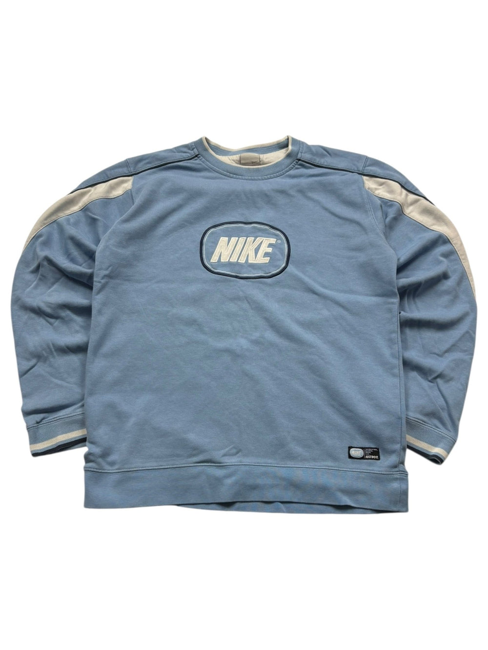 Nike Vintage Sweater in Blau und Creme Frontansicht mit großem ovalem NIKE-Patch auf der Brust