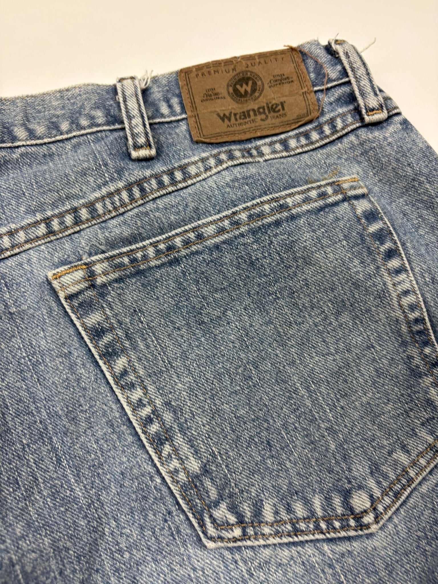 Wrangler Lederpatch Vintage Jeans – Hellblau (W40/L34) - PKeyVintage