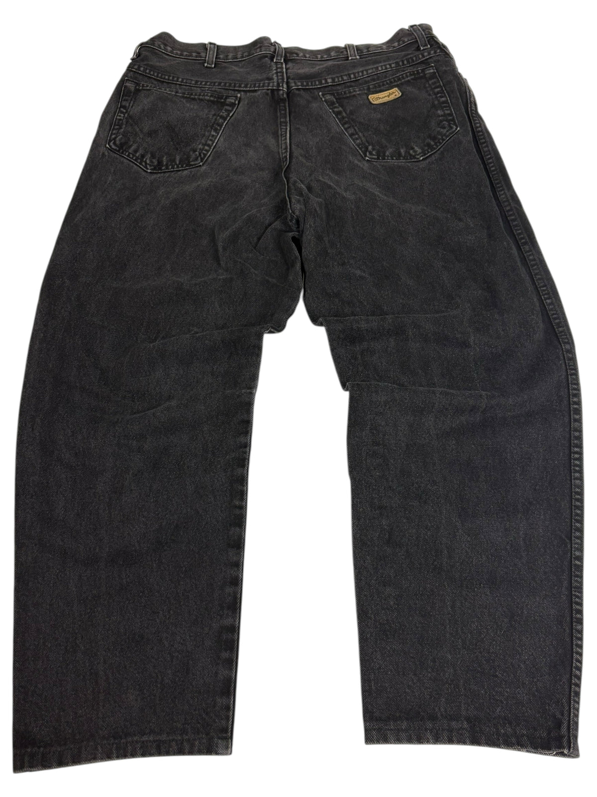 Wrangler Logo Patch Vintage Baggy Jeans in Washed Black – Vorderansicht